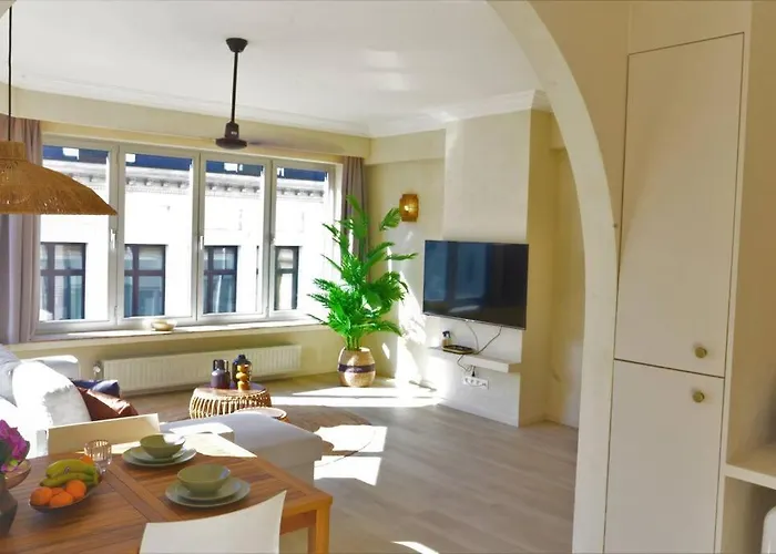 Downtown 2 Bdr Apartment ***** 3