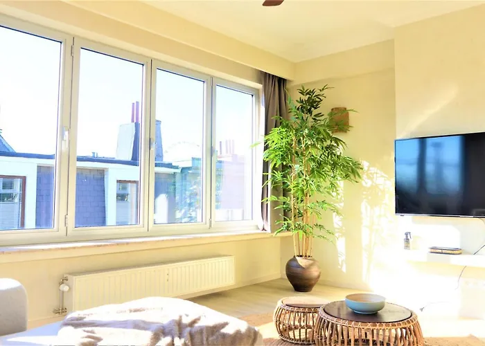 Downtown 2 Bdr Apartment ***** 3