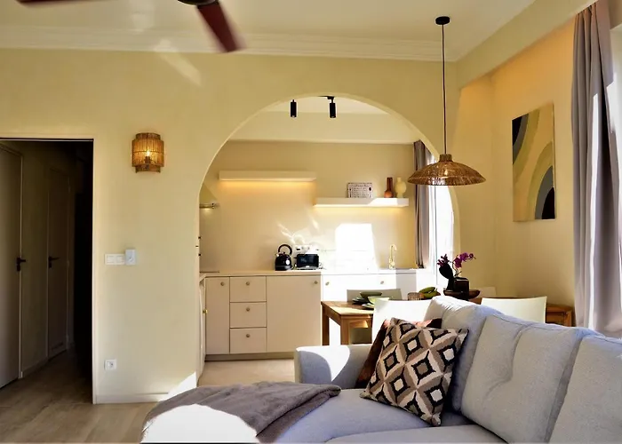 Downtown 2 Bdr Apartment ***** 3